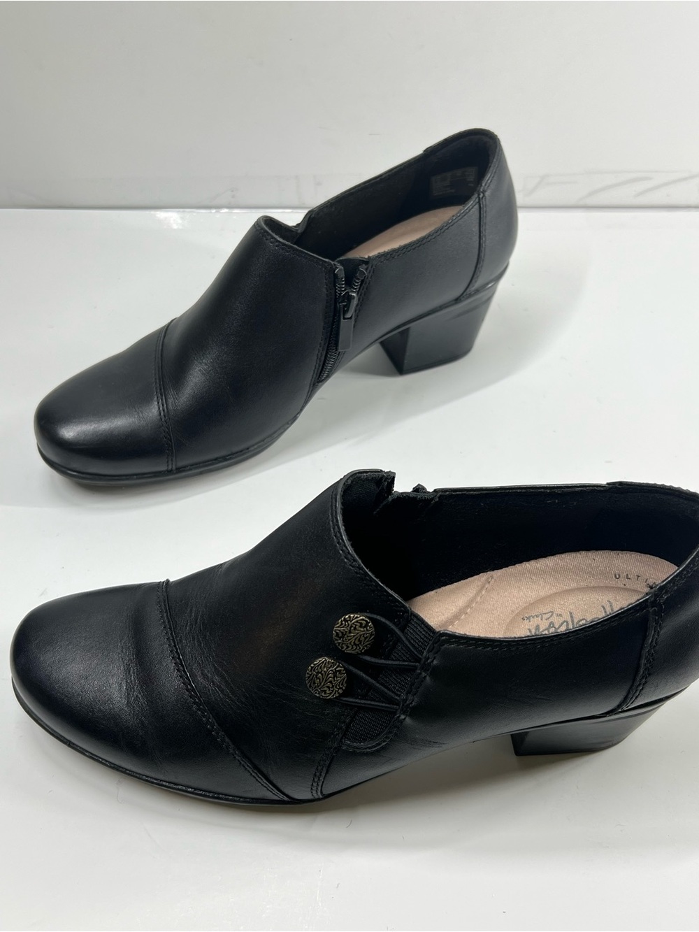 Clarks Collection Women’s Black Leather Ankle Booties Heels Size 9